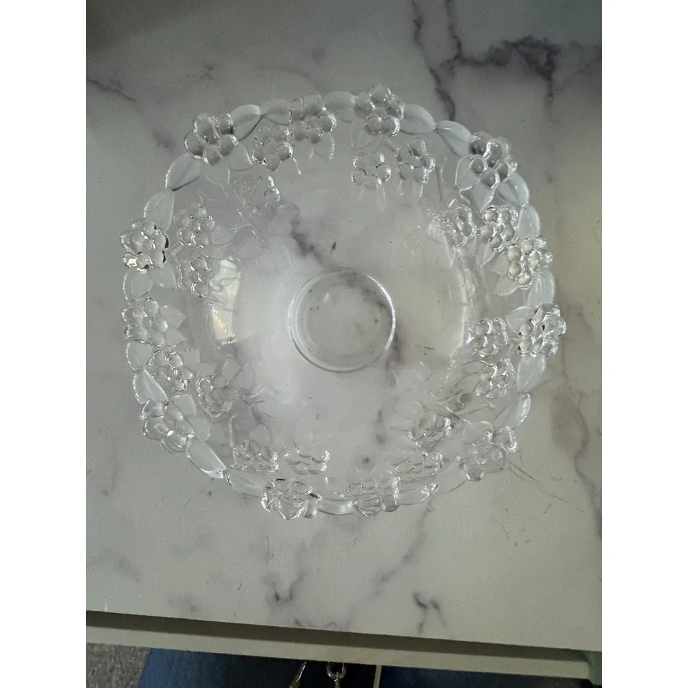 Gorgeous Vintage Clear Glass Floral Fruit Bowl Leaf Scalloped‎ Rim Centerpiece